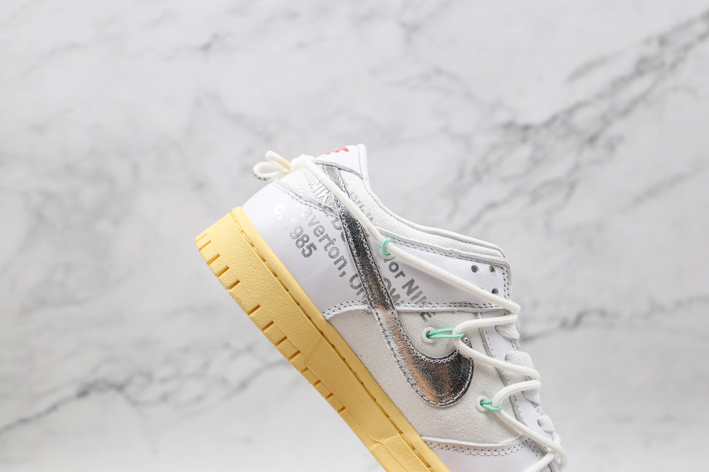 Nike Dunk Low Off White 01:50