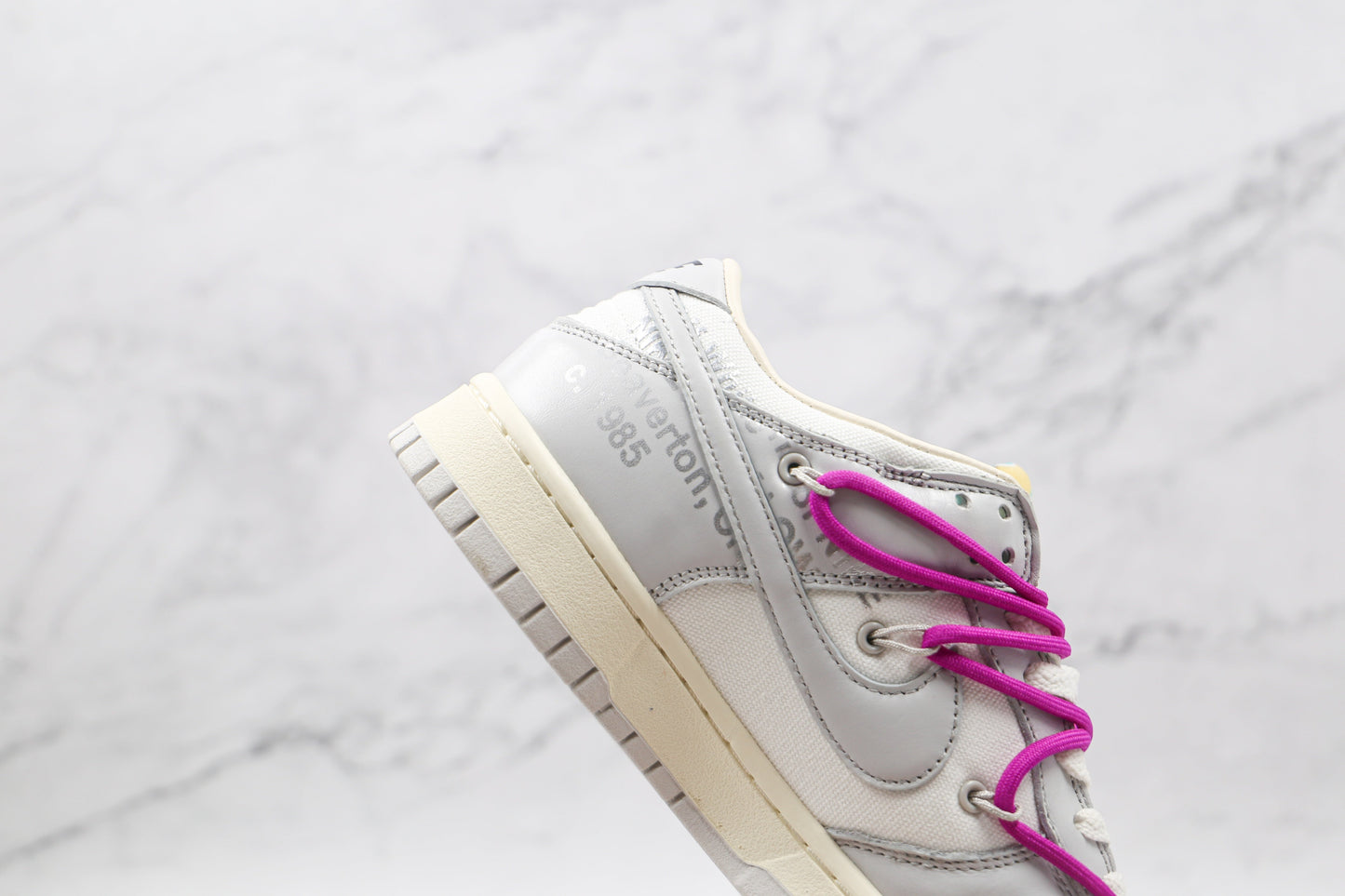 Nike Dunk Low Off White 21:50