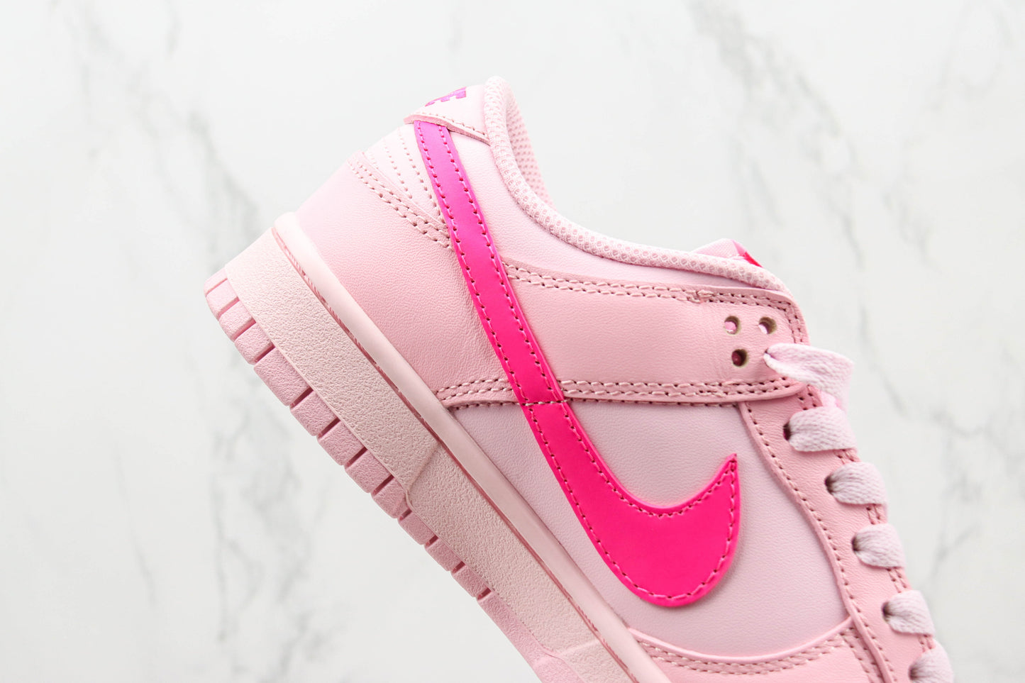 Nike Dunk Low Triple Pink