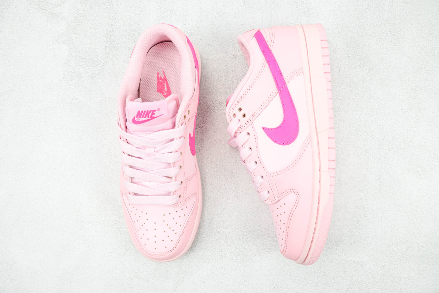 Nike Dunk Low Triple Pink
