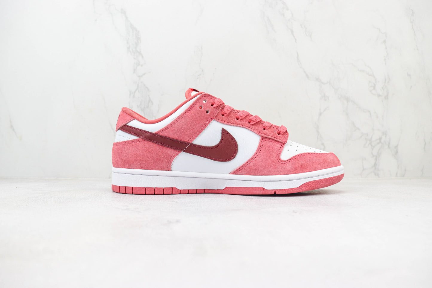 Nike Dunk Low Valentine's Day Red