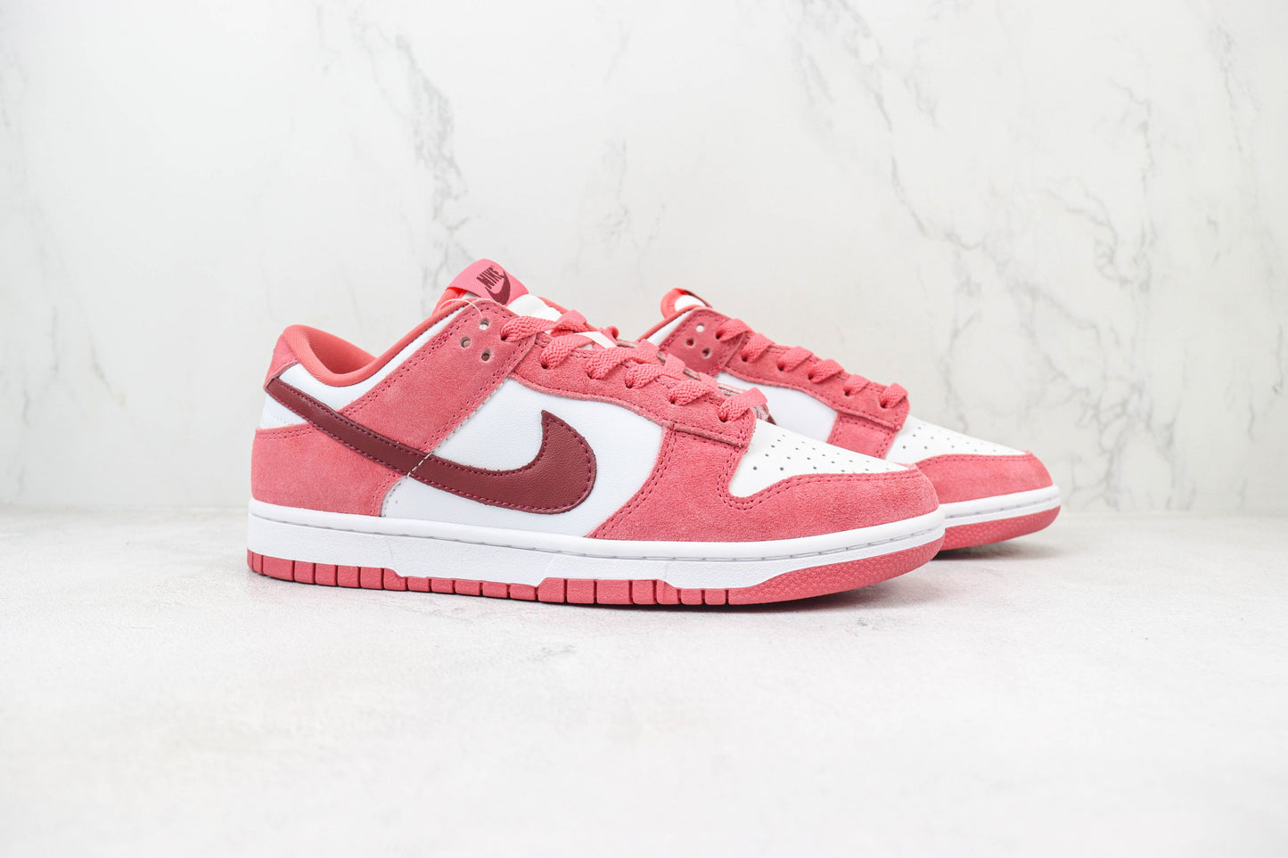 Nike Dunk Low Valentine's Day Red