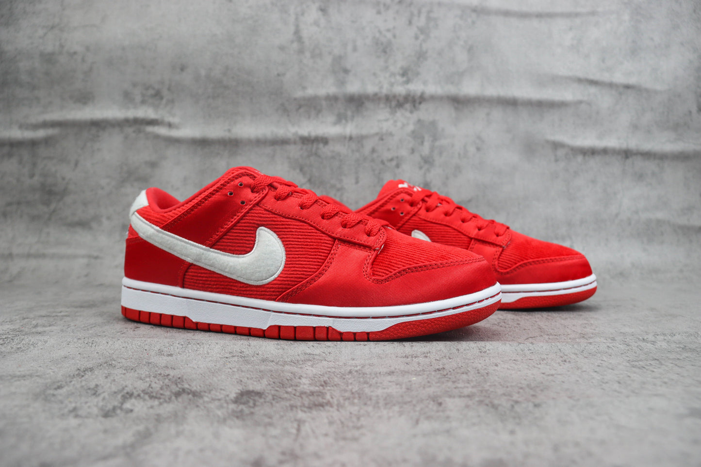 Nike Dunk Low Valentine's Day Red